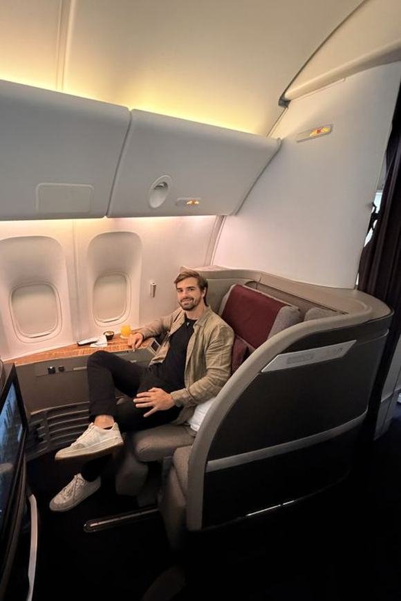 Aloysio Rebello em primeira classe da Qatar Airways, emitida com milhas