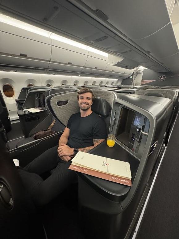 Aloysio em classe executiva da Turkish Airlines com milhas